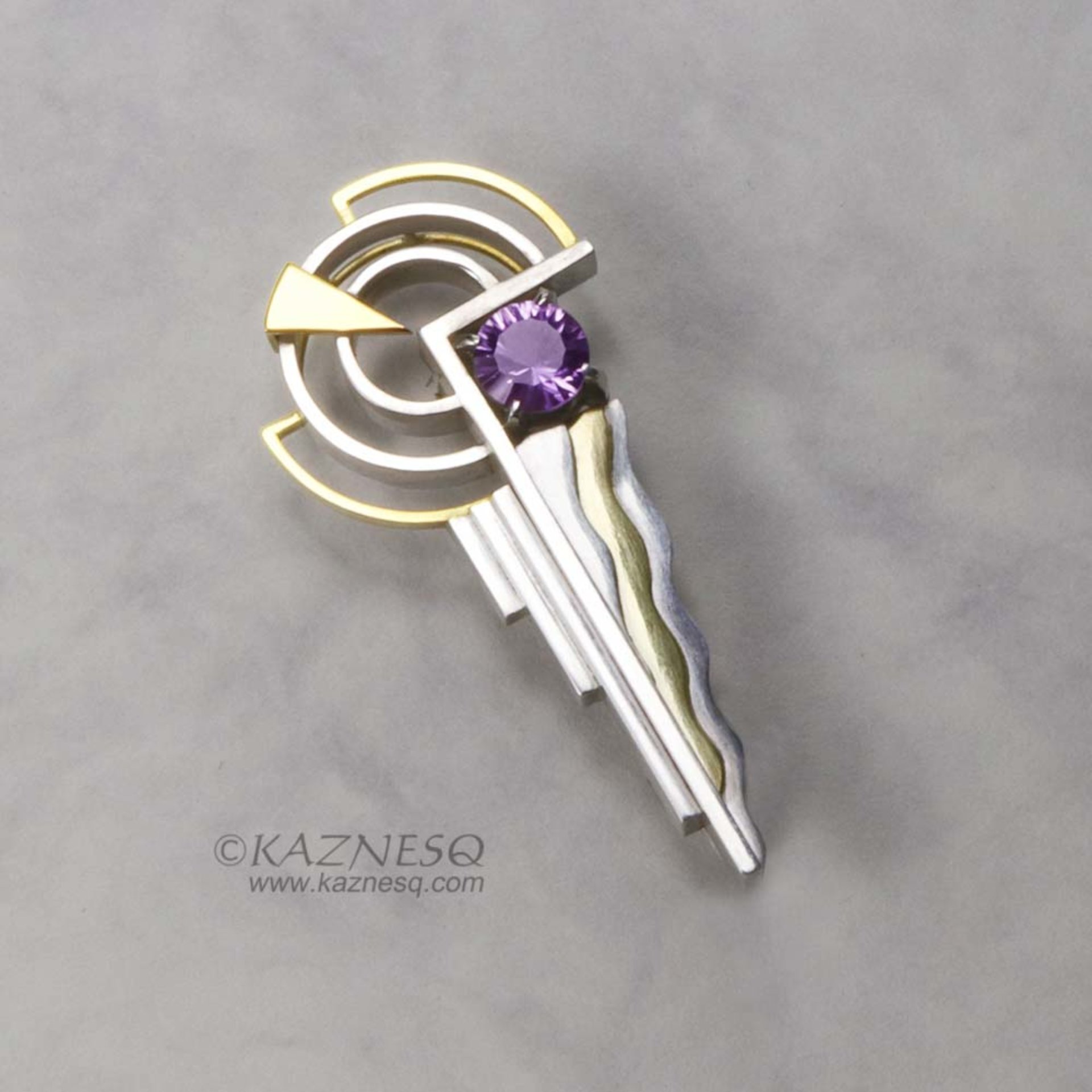 Art Deco style 18K gold and silver combi brooch with a amethyst