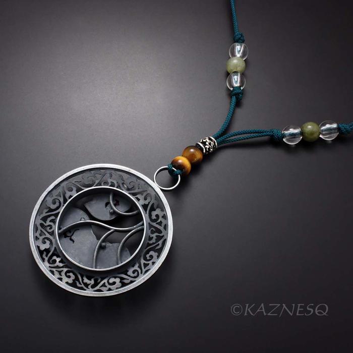 (C) KAZNESQ: Ivy and arabesque open work pendant