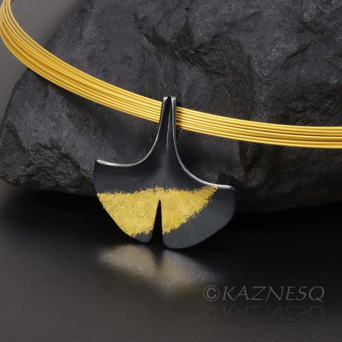 (C) KAZNESQ: Ginkgo leaf silver pendant with fine gold