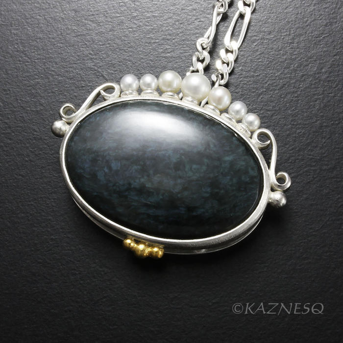 (C) KAZNESQ: Velvet obsidian oval silver pendant with pearls