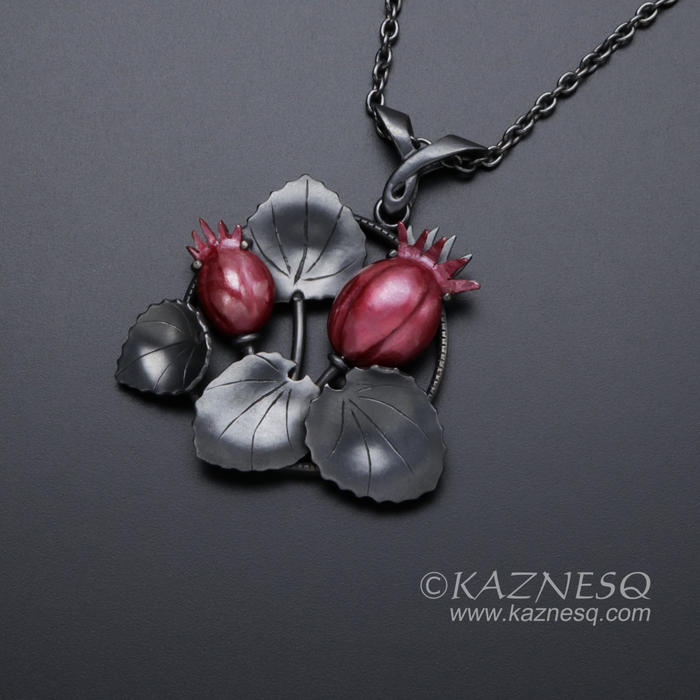 (C) KAZNESQ: Purple cranberry pendant necklace of Japanese Hido patina