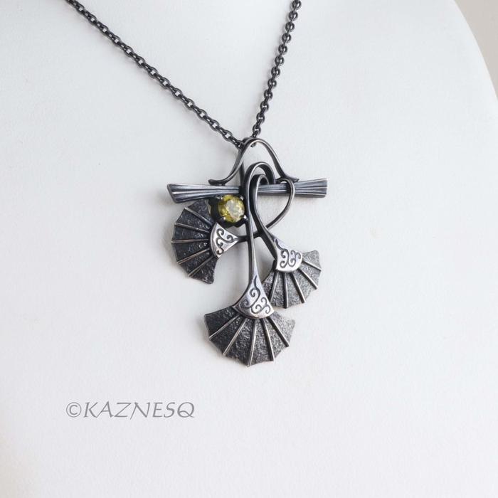 (C) KAZNESQ: Goth style Ginkgo motif Mali Garnet Oxidized Silver Pendant Necklac