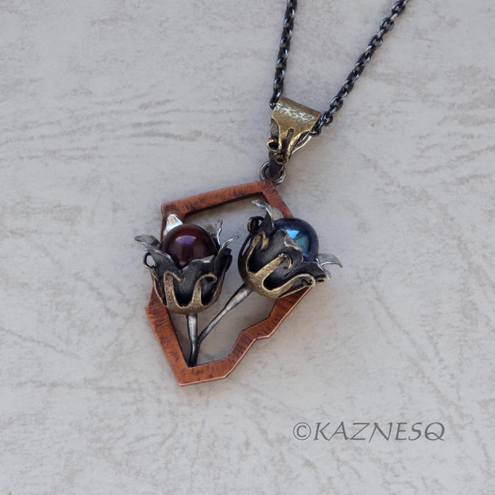(C) KAZNESQ:Wild Seed Pod Pendant Necklace of Silver Copper and Freshwater Pearl