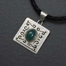 Green chalcedony and arabesque pattern silver pendant