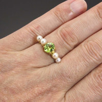 Peridot and pearls 18K gold ring