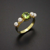 Peridot and pearls 18K gold ring
