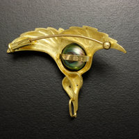 18K gold brooch of two crane motif with a black pearl