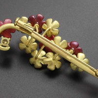 18K gold florets brooch with red copper and diamond