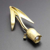 Tulip brooch featuring a diamond