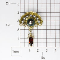 18K gold pendant, black pearl and akoya pendant, scallop motif pendant