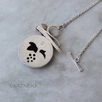 (C) KAZNESQ: Wild grape Keum Boo copper and silver necklace.