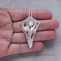 (C) KAZNESQ: Art Nouveau style floral silver kite shape pendant necklace with ak