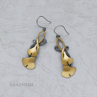 (C) KAZNESQ: Ginkgo earrings of Fine gold foil and oxidized silver