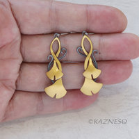 (C) KAZNESQ: Ginkgo earrings of Fine gold foil and oxidized silver