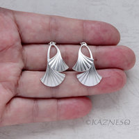 (C) KAZNESQ: Ginkgo motif matte finished silver earrings with filed veins