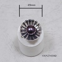 Watch the Light Dance on Your Finger! Freshwater Pearl Silver Ring with Flower Motif