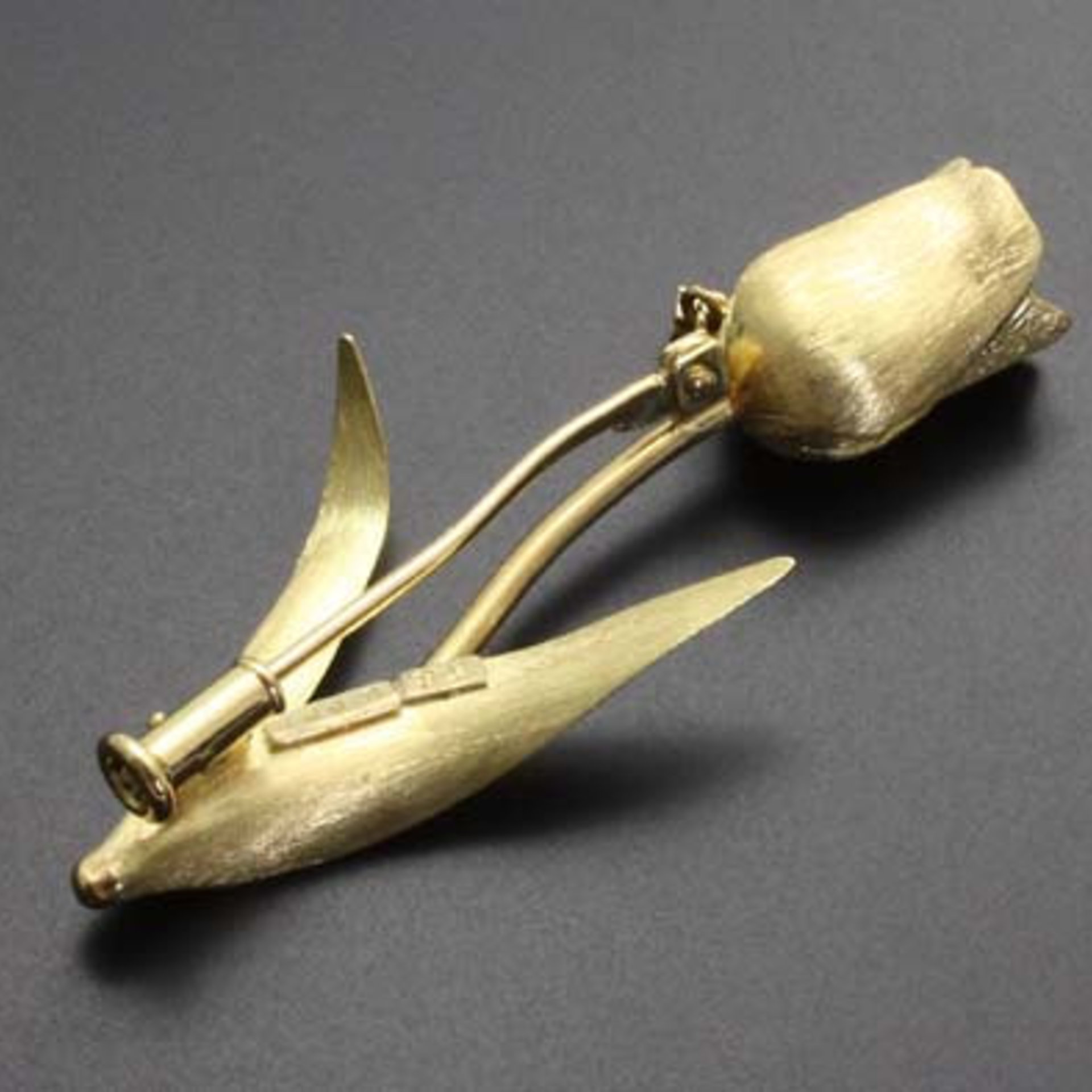 Tulip brooch featuring a diamond