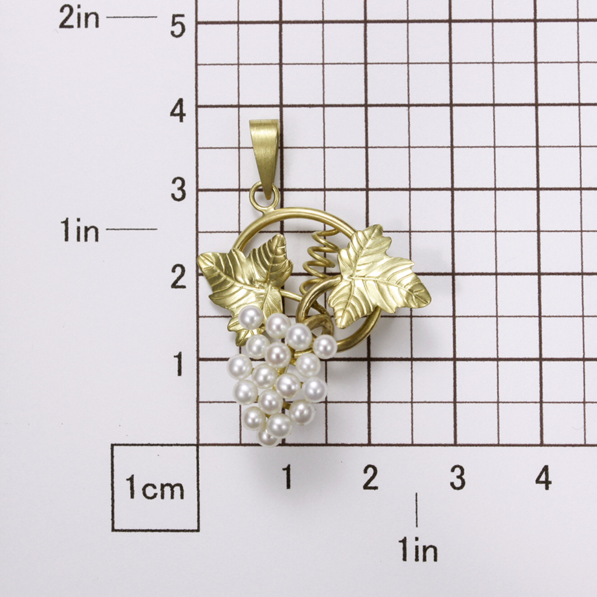 Yellow gold grape motif pendant with freshwater pearls