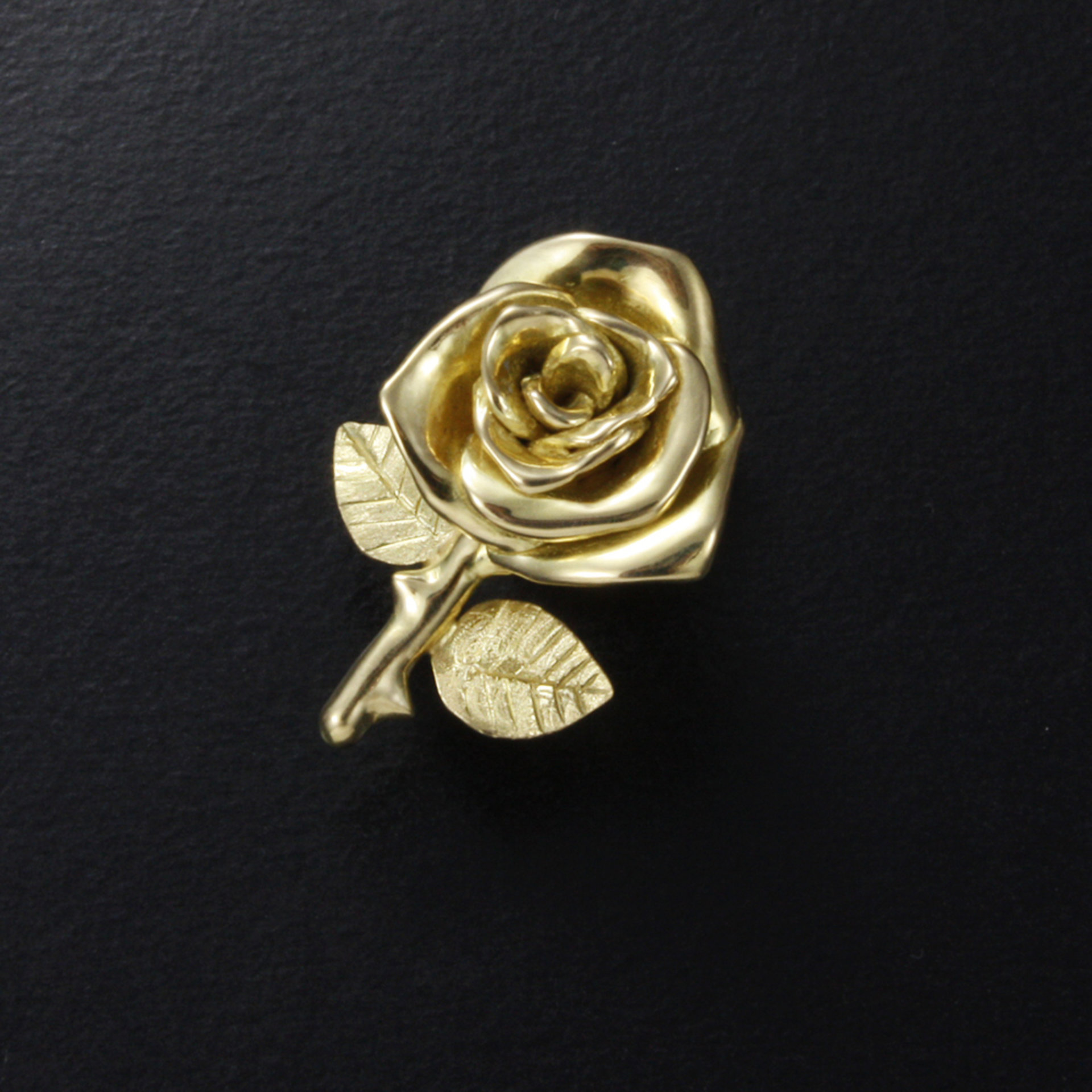 18K yellow gold rose motif pin brooch
