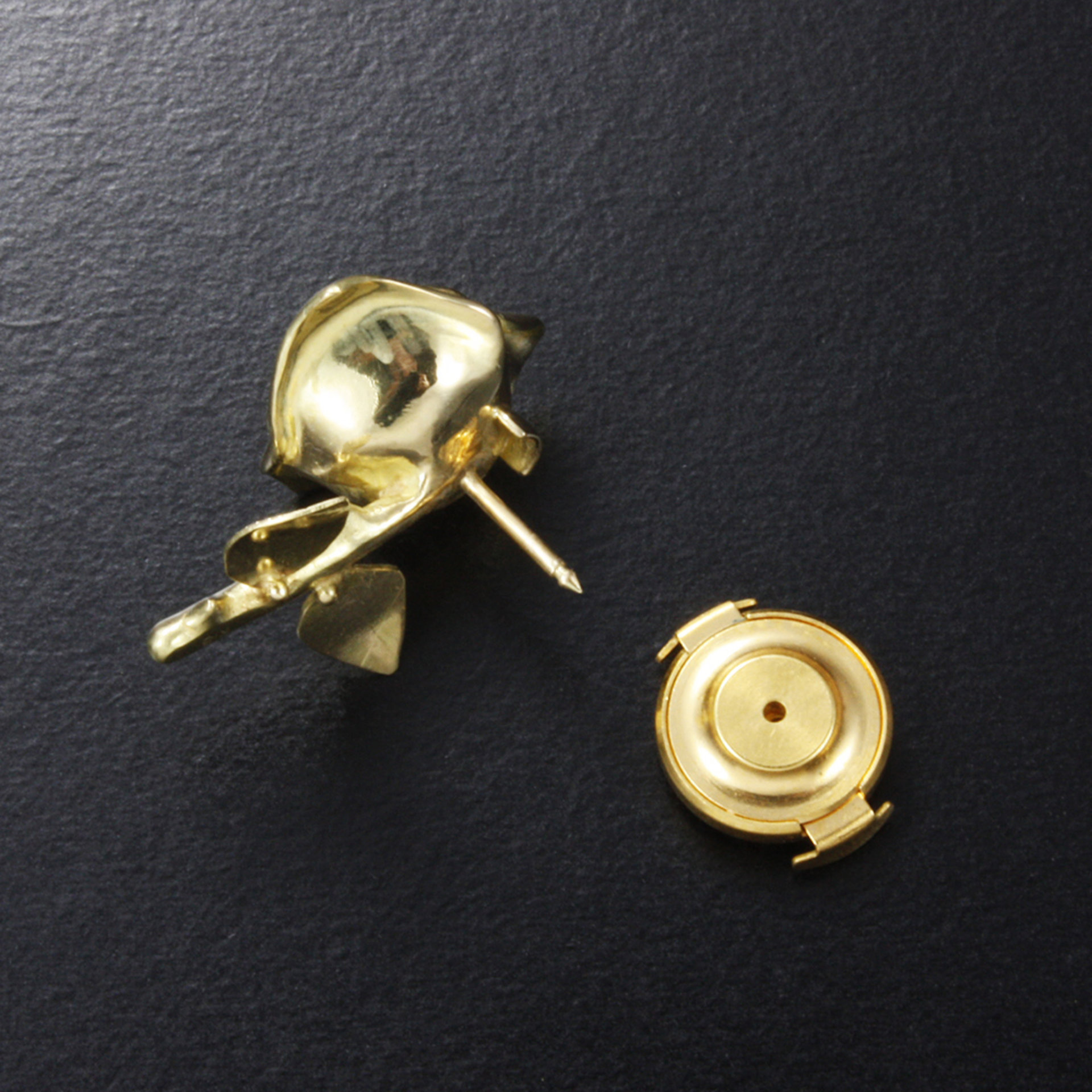 18K yellow gold rose motif pin brooch