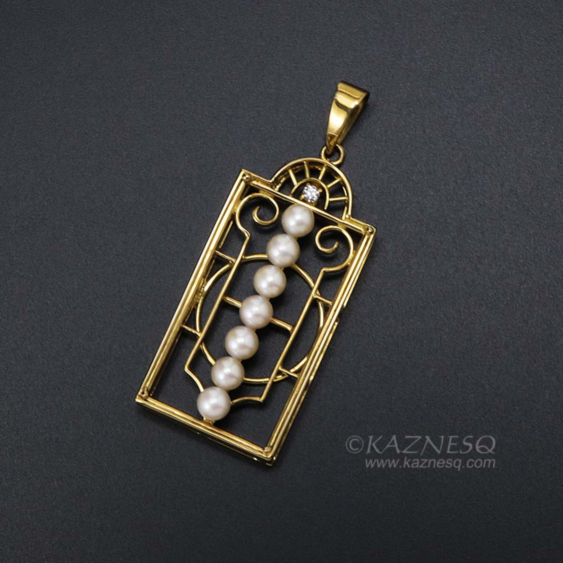 Art Deco style rectangle akoya pearl and a diamond pendant head