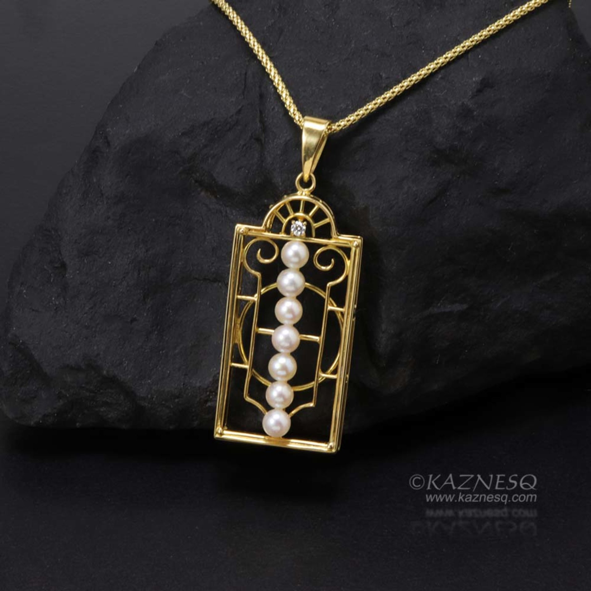 Art Deco style rectangle akoya pearl and a diamond pendant head