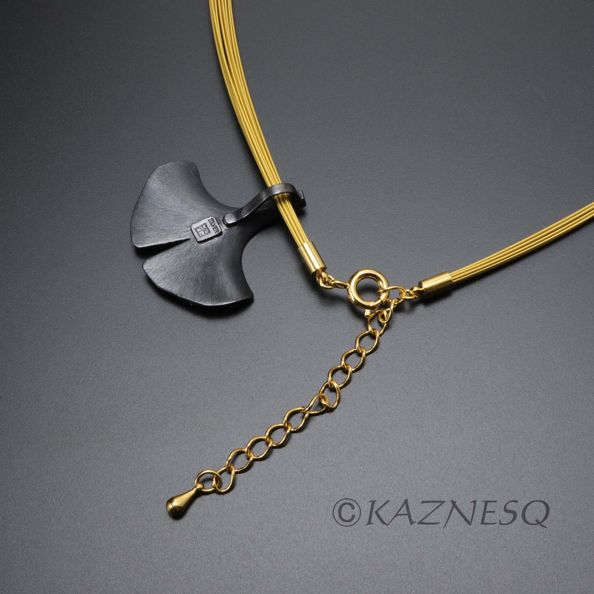 (C) KAZNESQ: Ginkgo leaf silver pendant with fine gold