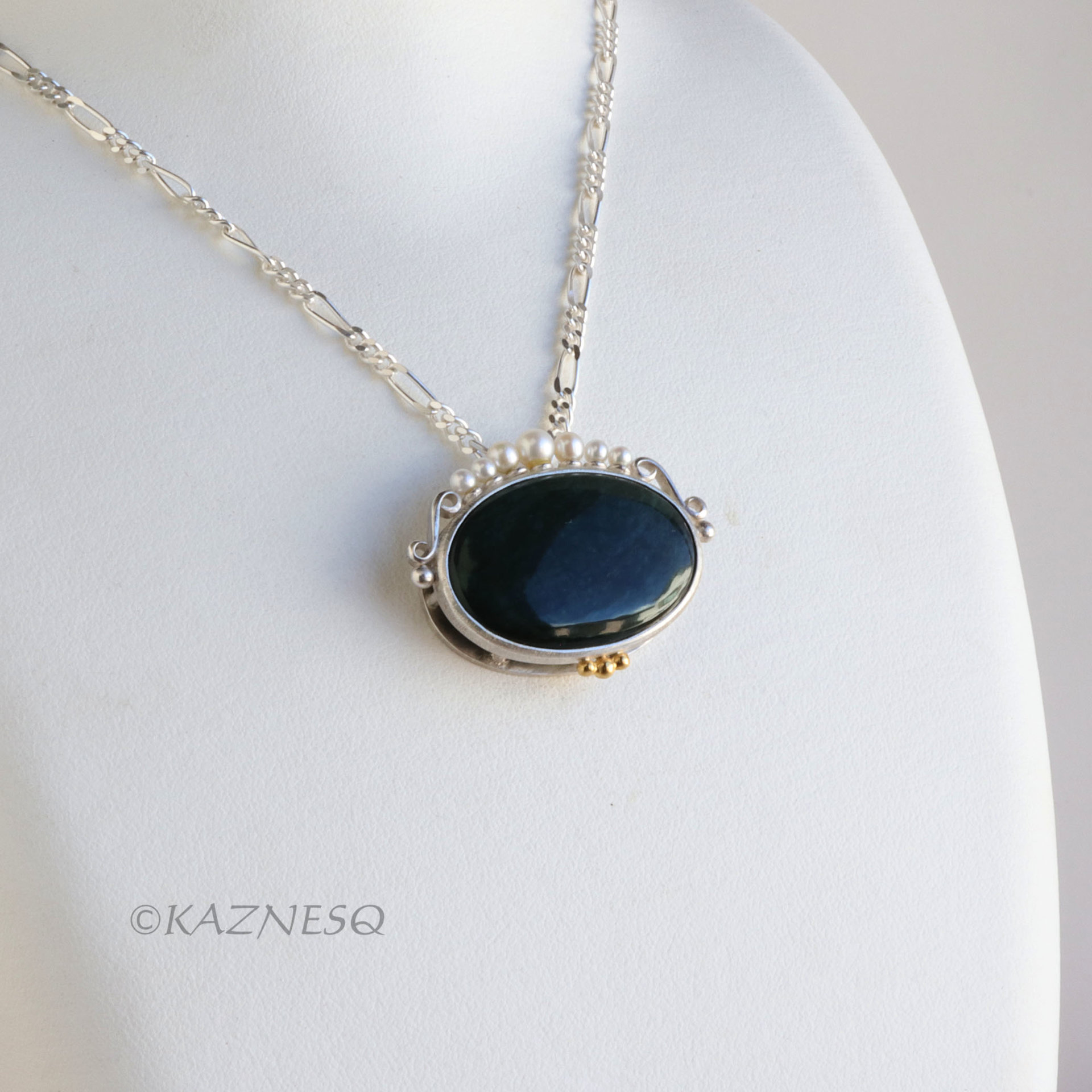 (C) KAZNESQ: Velvet obsidian oval silver pendant with pearls