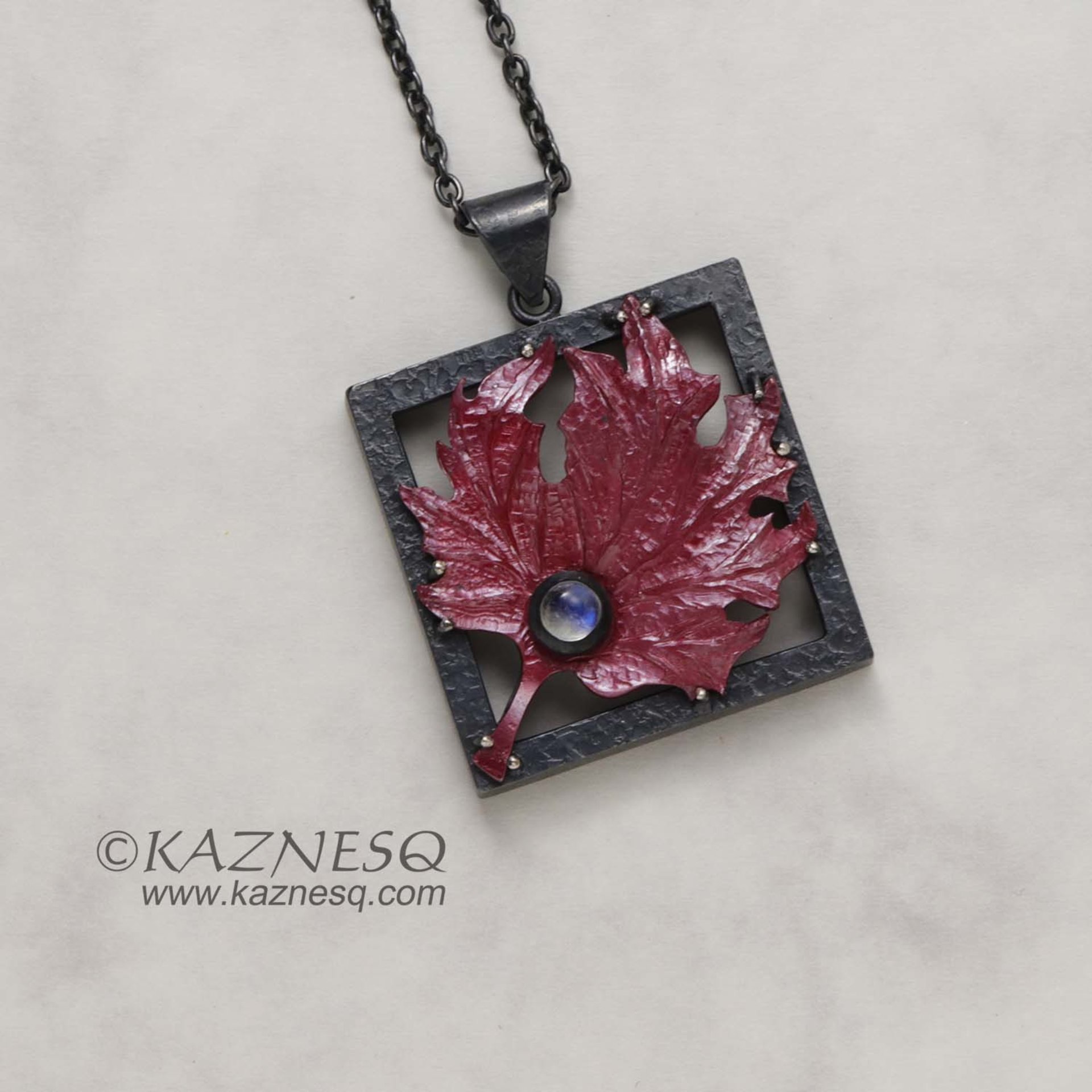 (C) KAZNESQ: Leaf pendant necklace featuring Japanese heat patina called Hido