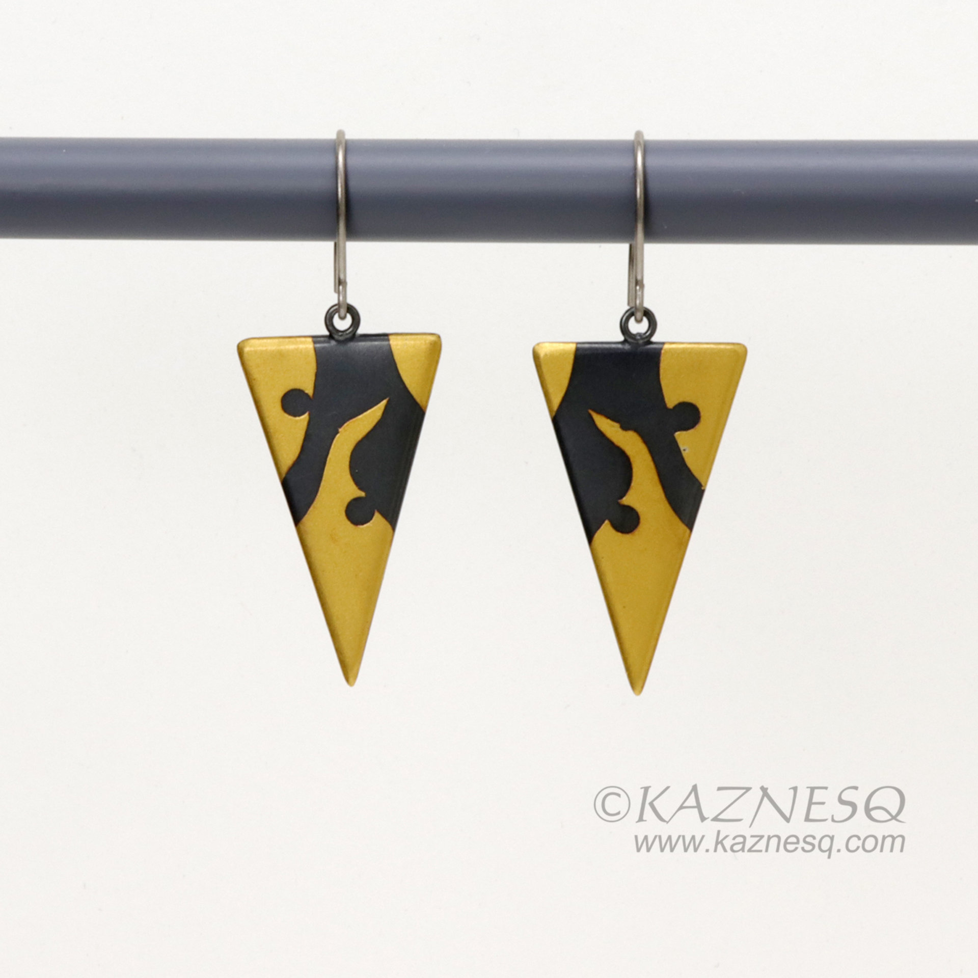 (C) KAZNESQ: Triangle abstract Keum boo oxidized silver earrings