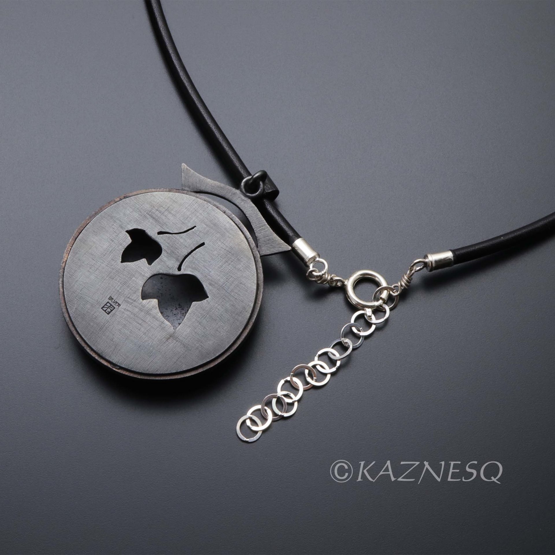 (C) KAZNESQ: Ivy Keum Boo circle pendant of oxidized silver
