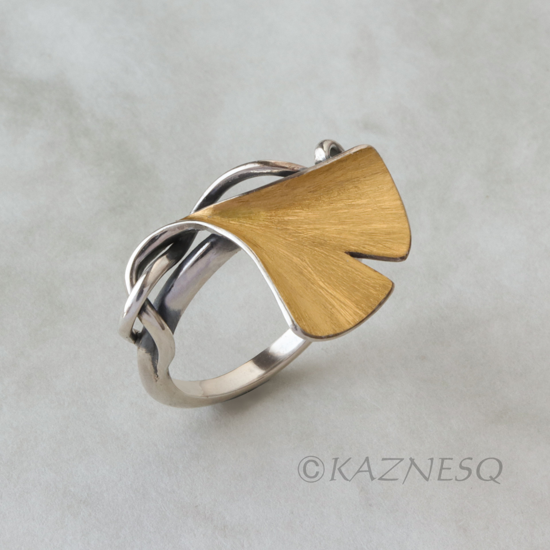 (C) KAZNESQ: Ginkgo leaf Keum Boo silver ring
