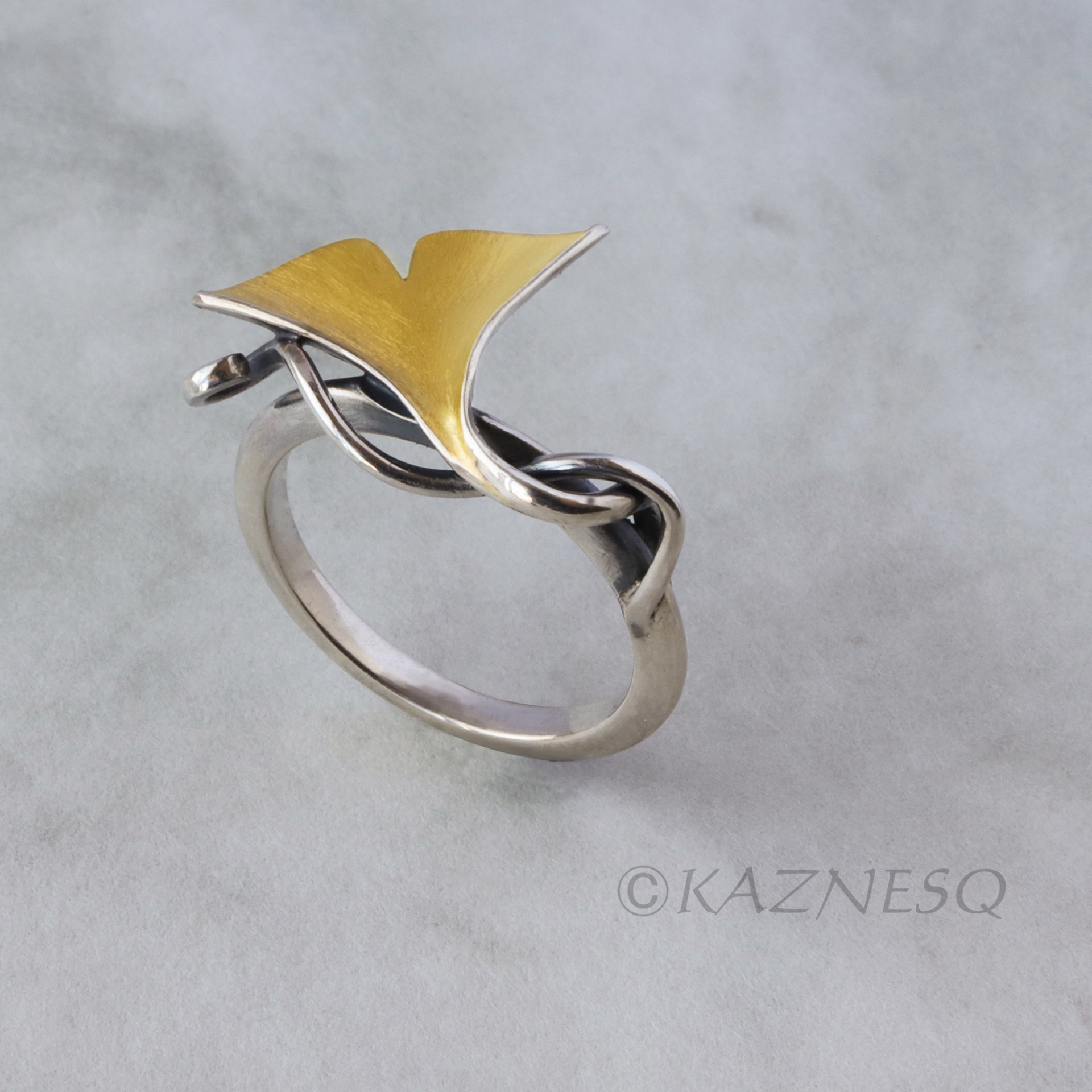 (C) KAZNESQ: Ginkgo leaf Keum Boo silver ring