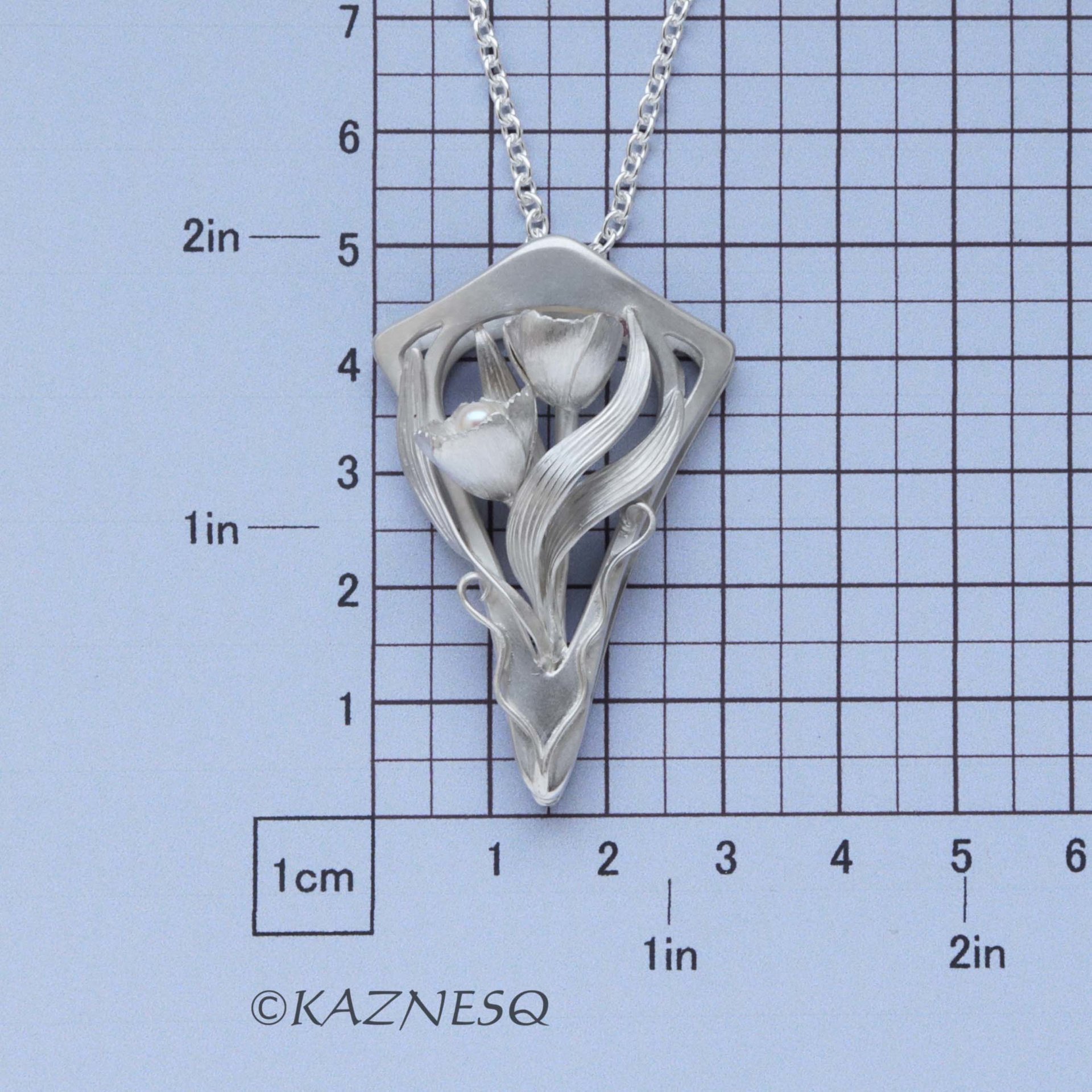 (C) KAZNESQ: Art Nouveau style floral silver kite shape pendant necklace with ak