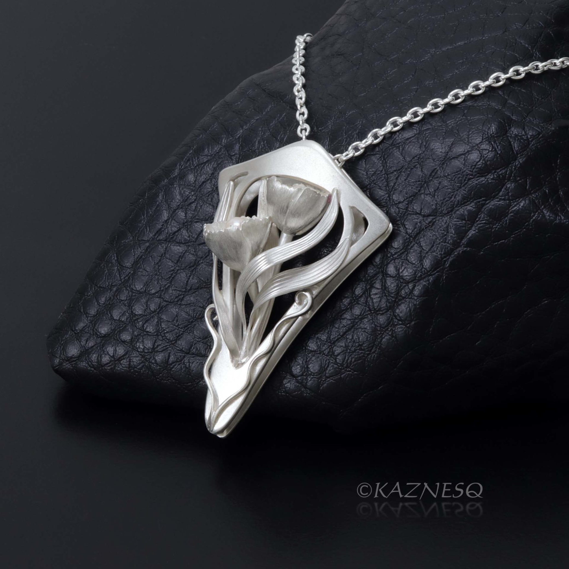 (C) KAZNESQ: Art Nouveau style floral silver kite shape pendant necklace with ak