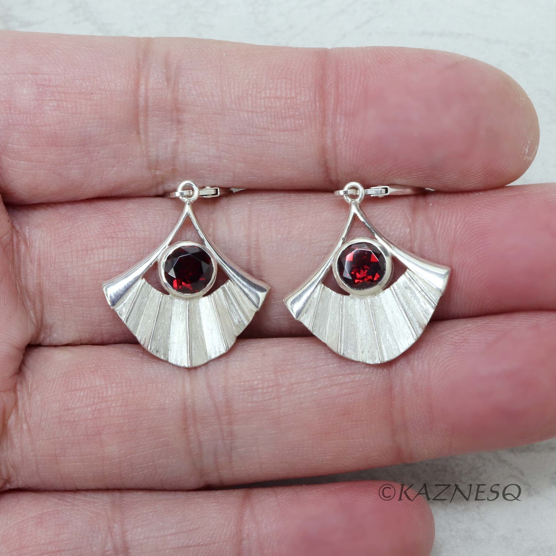 (C) KAZNESQ: Fan motif Garnet Silver Lever Back Earrings