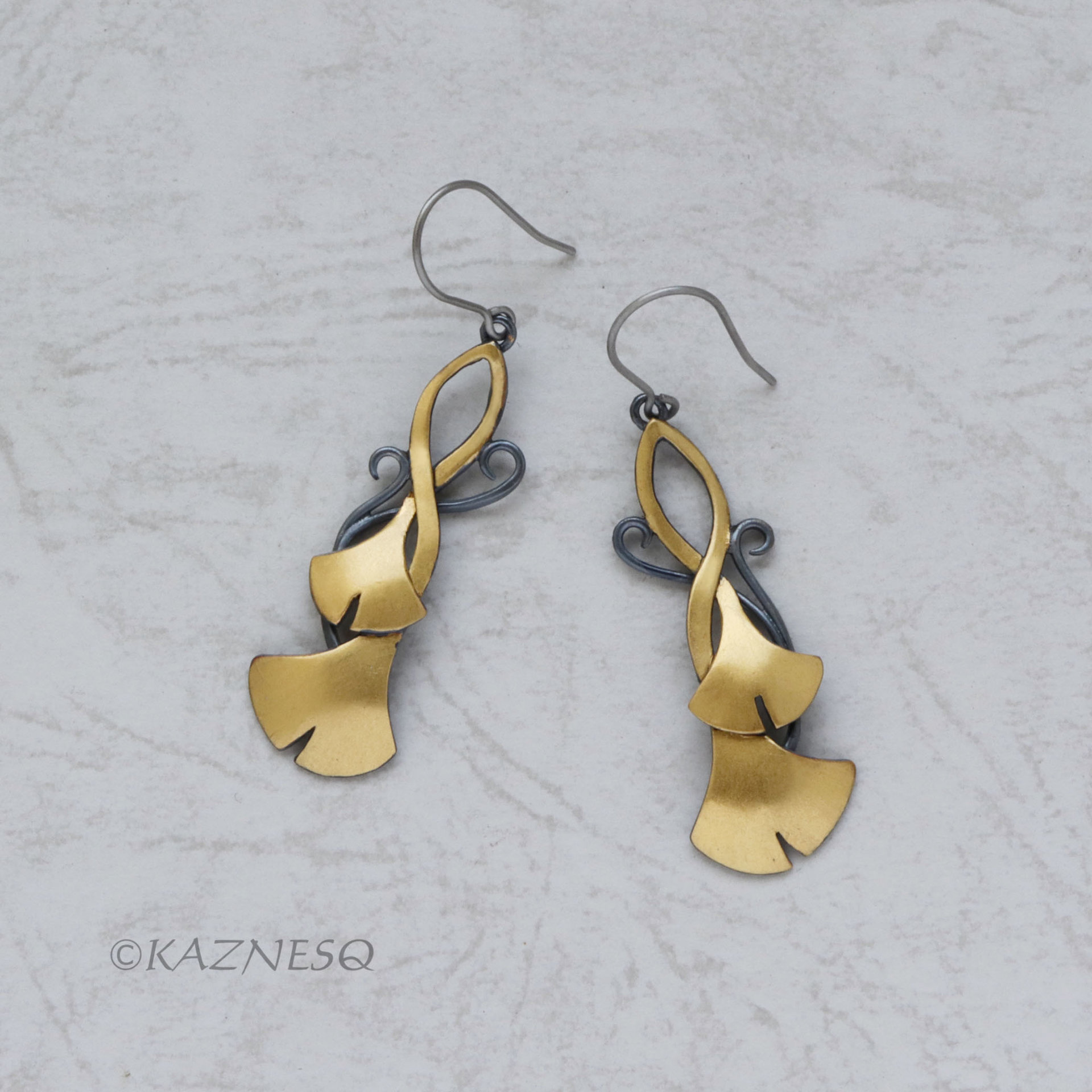 (C) KAZNESQ: Ginkgo earrings of Fine gold foil and oxidized silver