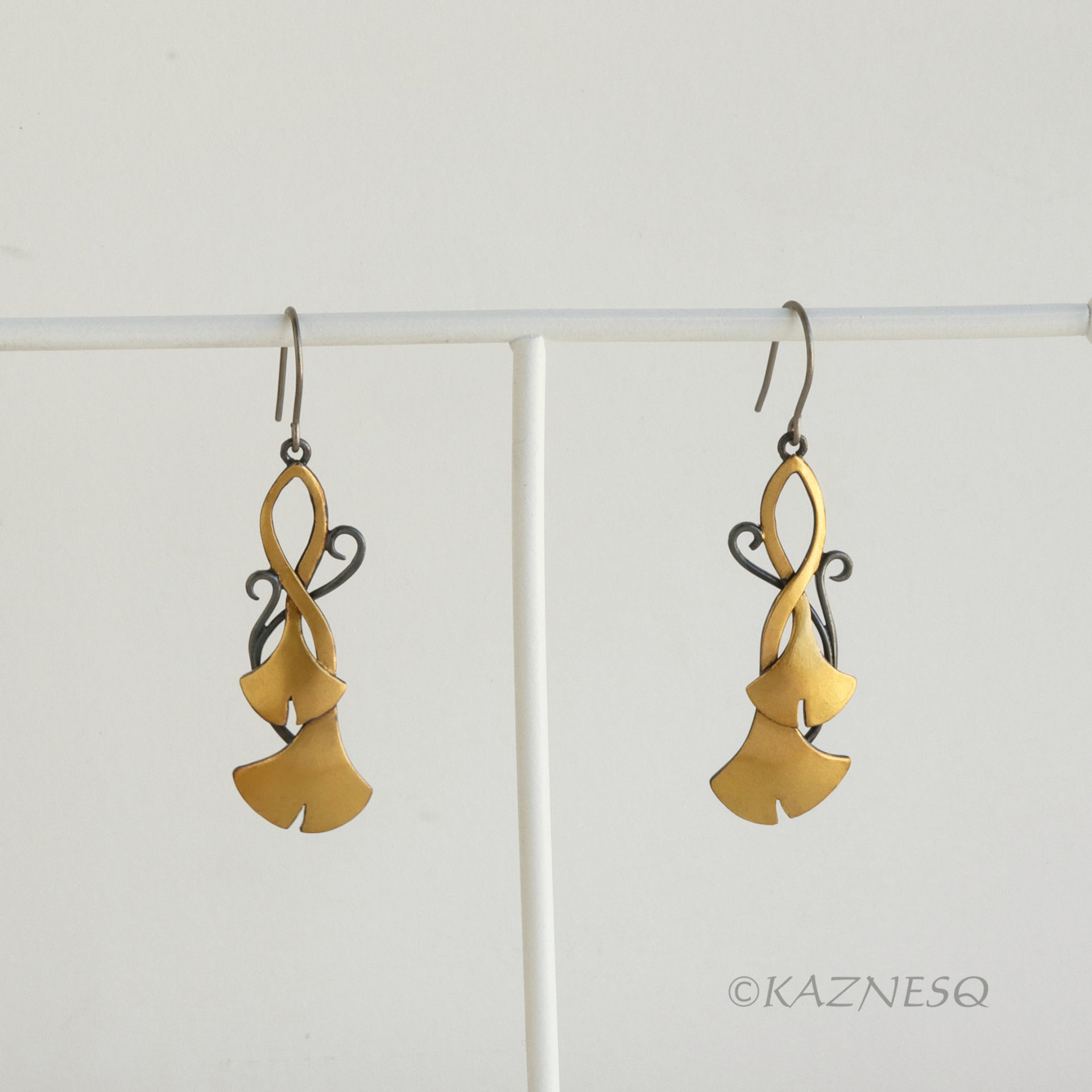 (C) KAZNESQ: Ginkgo earrings of Fine gold foil and oxidized silver