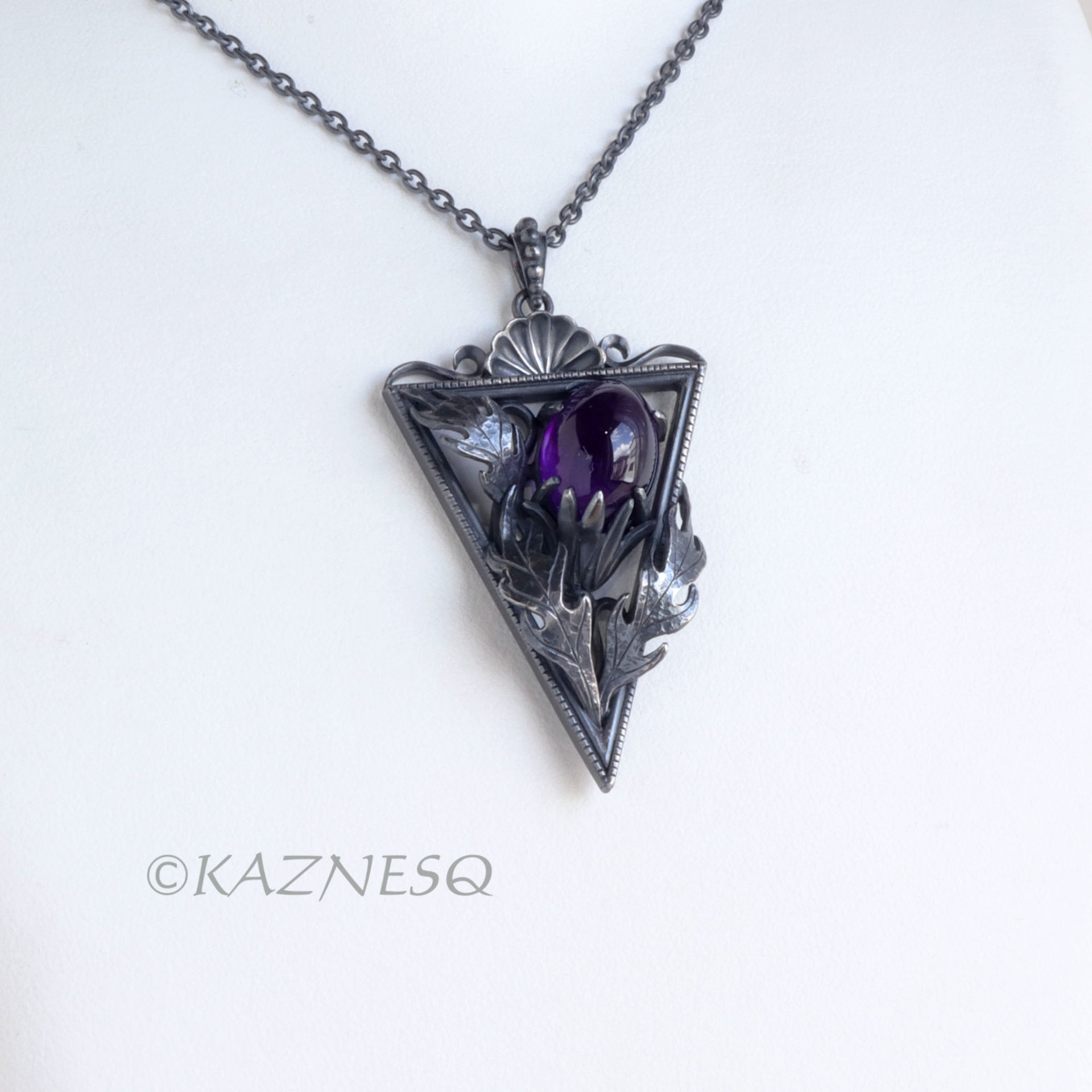 Thistle motif Triangle Goth taste oxidized silver pendant necklace with Amethyst
