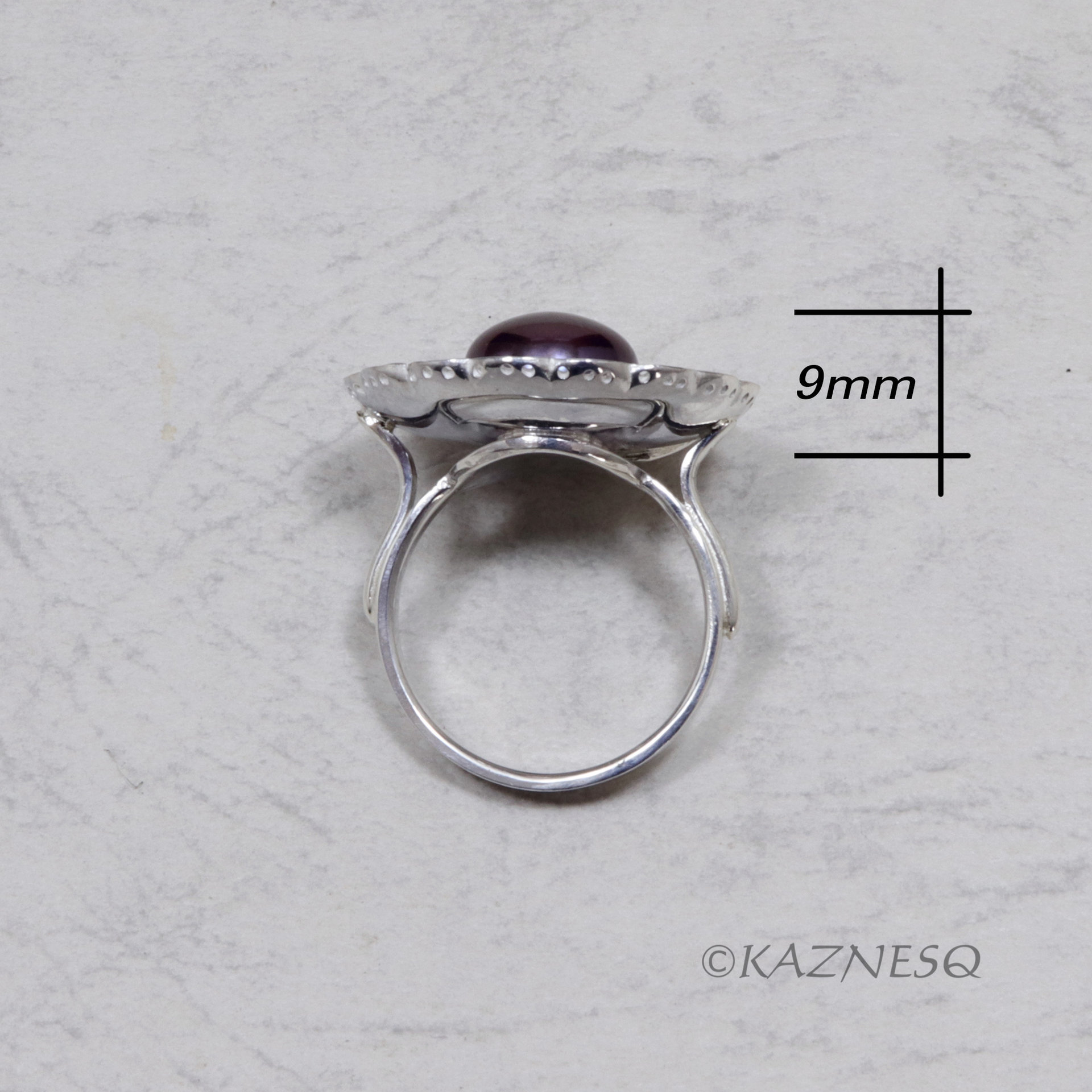 Watch the Light Dance on Your Finger! Freshwater Pearl Silver Ring with Flower Motif