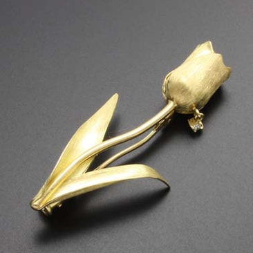Tulip brooch featuring a diamond