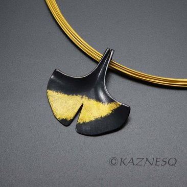 (C) KAZNESQ: Ginkgo leaf silver pendant with fine gold