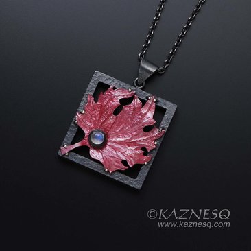 (C) KAZNESQ: Leaf pendant necklace featuring Japanese heat patina called Hido