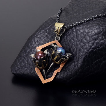 (C) KAZNESQ:Wild Seed Pod Pendant Necklace of Silver Copper and Freshwater Pearl