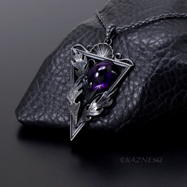 Thistle motif Triangle Goth taste oxidized silver pendant necklace with Amethyst