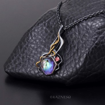 High Impact! Goth taste Silver Pendant with Rough-Cut Amethyst Backed by Paua Shell