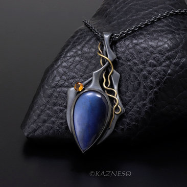 Captivating Colors! Gothic Silver Pendant with Blue Labradorite and Citrine